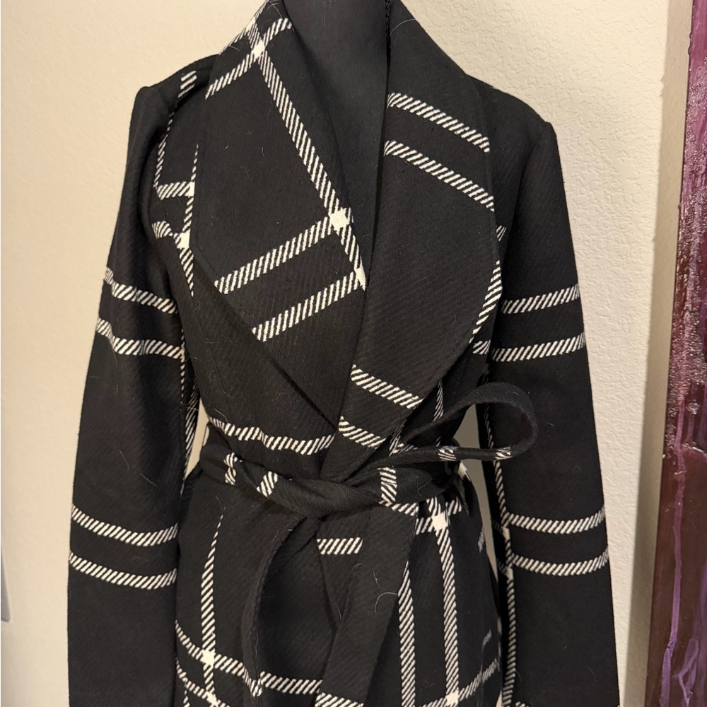 White House Black Market Black & White Plaid Wrap Coat Size 12